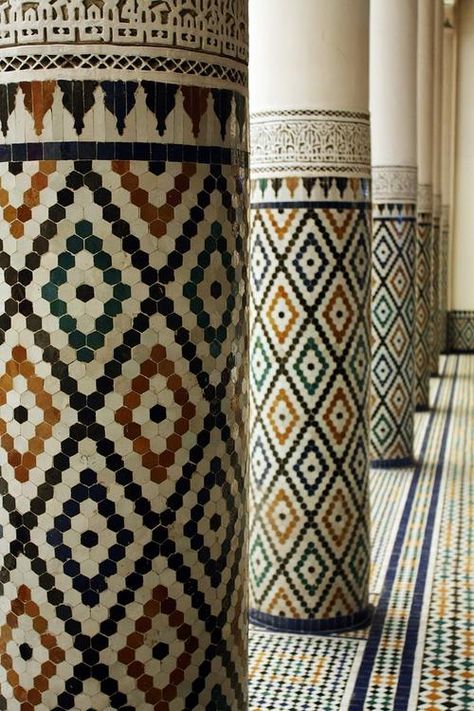 I like the idea of wrapping the pillars Column Design Interior, Column Decoration Ideas, Interior Pillars, Pillar Decorations, Columns Decor, Column Decoration, Moroccan Riad, Round Column, Interior Columns