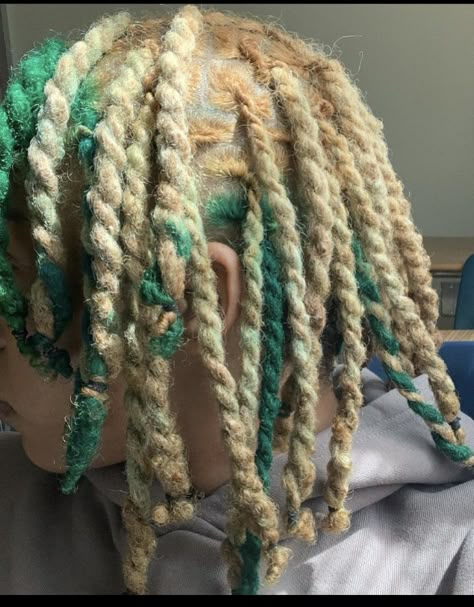 Colors To Dye Your Locs, Dyed Hair Green, Dreads Retwist, Locs Dyed, Green Locs, Locs Blonde, Blonde Locs, Dreads Short Hair, Dyed Dreads