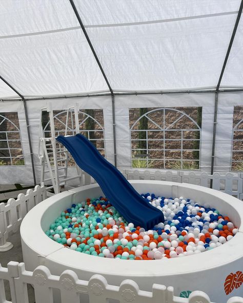 Our blue softplay with our biggest ball pit and ✨ NEW ✨ blue slide 😍 it looks amazing all together! Remember we can personalize to any theme 👉🏼 Soft Play Party, Modern Party, Big Balls, Soft Play, Bridal Bangles, Ball Pit, Party Rentals, Dream Room, San Diego