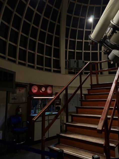 Old Observatory Aesthetic, Old Telescope Aesthetic, House Observatory, Telescope Room, La Observatory, Observatory Interior, Observatory Room, Observatory Aesthetic, Planetarium Aesthetic