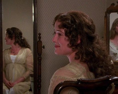 Jennifer Ehle as Elizabeth Bennet in Pride and Prejudice (1995). #JenniferEhle #ElizabethBennet #Prideandprejudice #1995 #tvminiseries #series Pride And Prejudice 1995, Mrs Bennet, Jennifer Ehle, Jane Austin, Pride Prejudice, Elizabeth Bennet, Matthew Macfadyen, Mr Darcy, Love Film