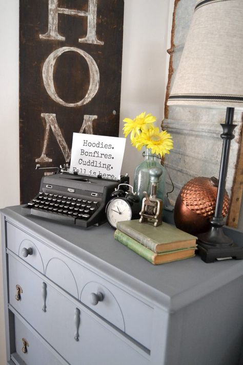 Fall Home Tour 2016 - love this vintage typewriter with fall words inside. Decorating With Vintage Typewriters, Typewriter Christmas Decor, Vintage Typewriter Decor, Typewriter Decor Display, Antique Typewriter Decor Display, Typewriter Ideas, Typewriter Display, Typewriter Decor, Early American Decorating