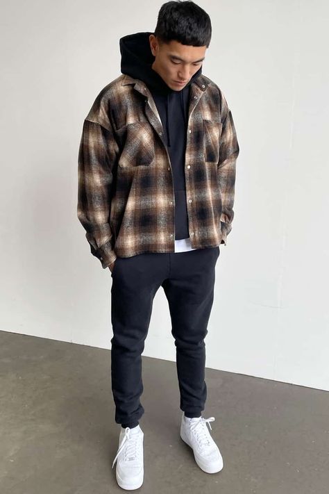 Men In Plaid Shirts, All Black With Flannel Outfits, Men Black Hoodie Outfit, Men’s Flannel Jacket, Men Flannel Over Hoodie, Men Outfit Style 2023, Men’s Plaid Shirt Outfit, Hoodie Under Flannel Men, Plaid Shirt Street Style