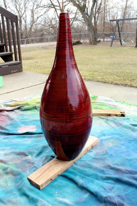 Vase Refresh for Dining RoomORC Week 3 Large Vase Makeover Diy, Plastic Vase Painting Ideas, Spray Paint Large Floor Vase, Large Vase Decor, Vase Spray Paint Diy, Large Floor Vase Decor, Floor Vase Decorating Ideas, Large Vases Decor Ideas, Tall Vase Decorating Ideas