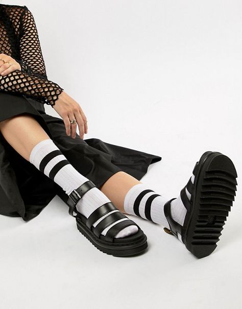 dr martens blaire with socks Socks And Platform Sandals, Sandals Socks Outfit, Doc Marten Blaire Sandal Outfit, Dr Martens Sandals With Socks, Dr Martens Blaire Sandal Outfit, Dr Martin Sandals Outfit, Platform Sandals With Socks, Styling Docs, Blaire Sandals Outfit