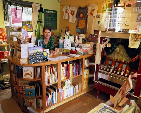 Bookshop Ideas, Book Store Ideas, Bookshop Café, Bookstore Ideas, Bookstore Design, The Last Bookstore, Future Library, Indie Bookstore, Lots Of Books