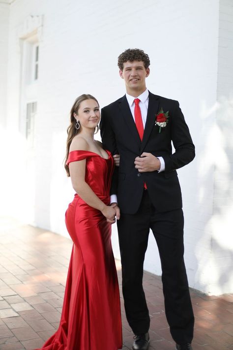 Prom Couples Red, Red Corsage Prom, Red Prom Couple Outfit, Red Prom Couple, Prom Couples Outfits, Red Prom Suit, Red Corsages, Off The Shoulder Prom Dress, Prom Planning