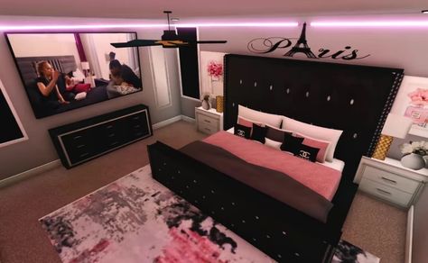 Luxury Bedroom Bloxburg, Bloxburg Chill Room Ideas, Bloxburg Kitchen Black Family, Bedroom Ideas Bloxburg Teen, Realistic Bloxburg Bedroom Ideas, Bloxburg Beds Ideas, Y2k Bedroom Bloxburg, Teen Boy Bedroom Bloxburg, Bloxburg Mom Bedroom Ideas