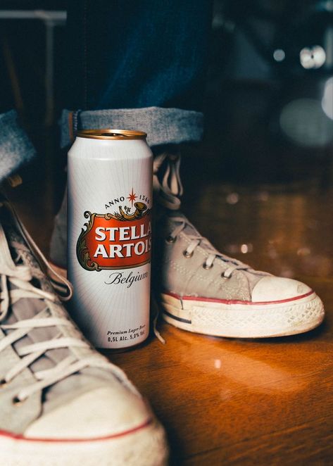 Craft Beer Photography Photo Ideas, Creative Beer Photography, Brewery Instagram Pictures, Beer Lifestyle Photography, Beer Photography Photo Ideas, Beer Aesthetic Drinking, Beverage Photoshoot, Beer Product Photography, Craft Beer Photography