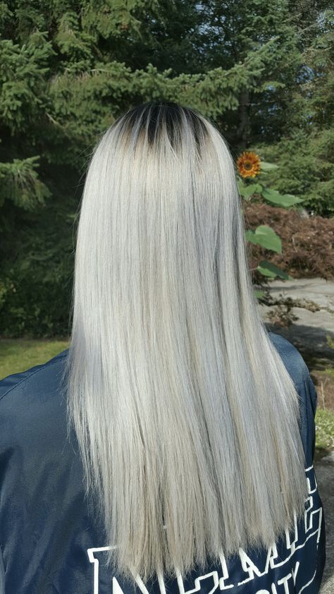 Platinum white blonde hair with blue undertones & dark shadow root. By Amanda. #RedkenShadesEQ 09B Platinum Hair Black Roots, White Hair With Black Roots, Platinum Blonde Hair Dark Roots, White Hair Dark Roots, Dark Shadow Root, Silver Platinum Hair, Blonde Hair With Blue, Icy Blonde Hair, Hair Shadow