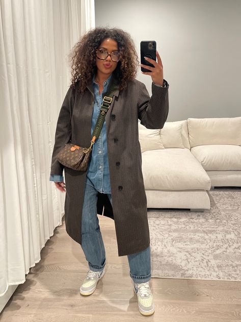 Autumn Casual Work Outfits, Simple Casual Work Outfits, Dress Up Sneakers Outfit Work, Cool Sneakers Outfit, Travel Outfit Winter, Casual Fall Outfits 2023, Fall Sneakers Outfit, Casual Work Outfits Winter, Casual Work Outfits Fall