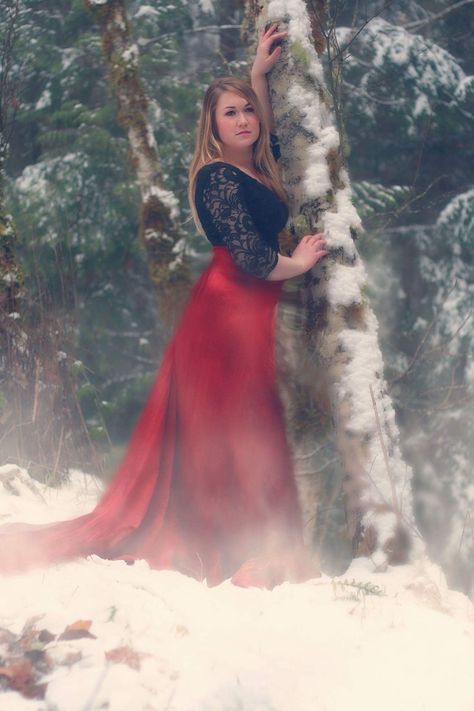 Fashion fine art glamour photography with Sarah Lopez Photography in Western Washington. Snow Photography Saree In Snow Photography, Saree In Snow, Snow Photoshoot, Snow Photography, Western Washington, Glamour Photography, Washington, Saree, Fine Art