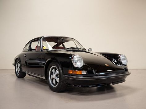 Porsche Showroom, 996 Porsche, Porsche For Sale, Pirelli Tires, Porsche 930, Porsche 993, Sport Seats, Classic Porsche, Cpr