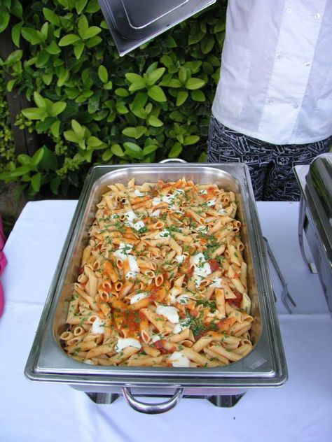 Pasta Catering Wedding, Spaghetti Wedding Food, Main Course Wedding Food, Wedding Food Inspiration, Wedding Pasta Station, Christmas Dinner Party Menus Food Ideas, Pasta Catering Ideas, Pasta At Wedding, Italian Food For Wedding