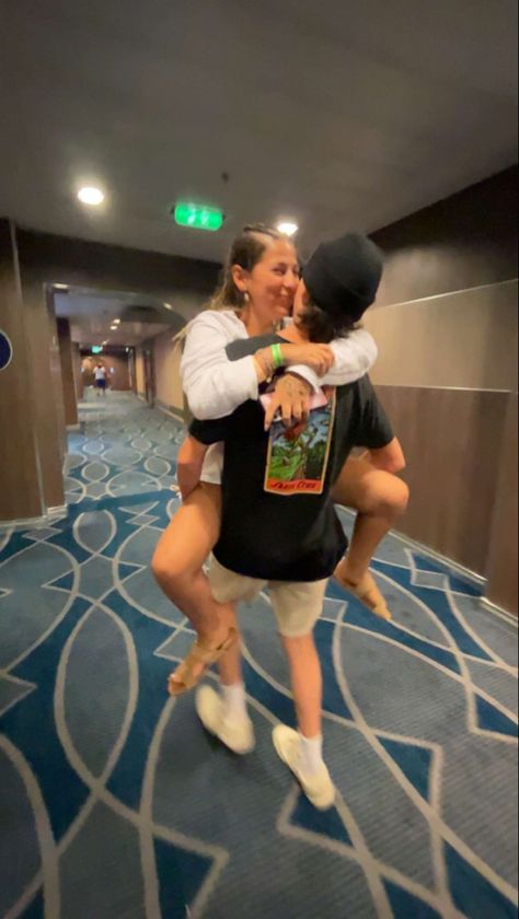 Cruise Ship Aesthetic Couple, Cruise With Boyfriend, Cruise Friend Group, Cruise Teen Club, Cruise Couple Pictures, Cruise Romance, Couple On Cruise, Cruise Boyfriend, Vacation Pictures Friends