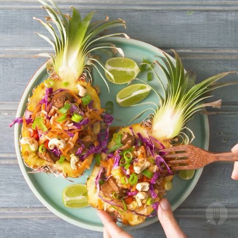 FOODIES OF SA on Instagram: “Mmm... Bet you've never had a salad like THIS before 🤩🍍🌿⁣⁣ ⁣⁣ Ingredients: ⁣⁣ ⁣⁣ 1 pineapple ⁣⁣ 1 cup cooked and chilled brown rice⁣⁣ ¼…” Hawaiian Chicken Salad, Foodies Of Sa, Hawaiian Rainbow, Rainbow Chicken, Pineapple Salad, Vinaigrette Salad, Cheap Recipes, Hawaiian Chicken, New Cookbooks