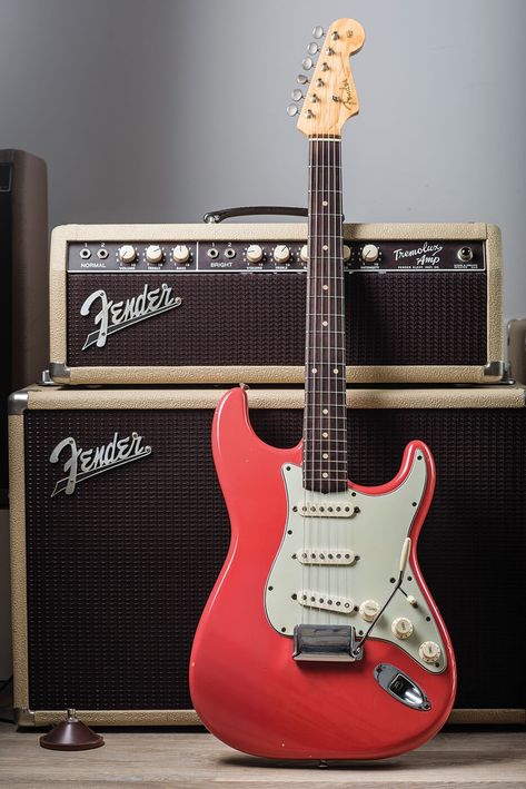 Fender Guitar Amps, Mysterious Art, Vintage Guitar Amps, Guitar Fender, Red Guitar, Fender Strat, Guitar Rig, Fender Electric Guitar, Guitar Photos