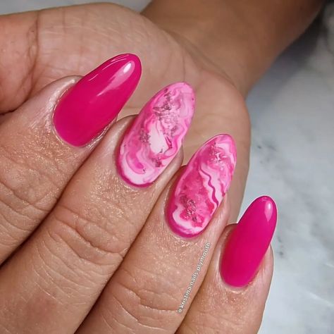 Nail Art Marble Pink, Nails Marble Pink, Pink And White Marble Nails, Pink Marble Nails Coffin, Pink Marble Nail Designs, Hot Pink Christmas Nails, Marble Nails Coffin, Nails Mountain, Hot Pink Marble Nails