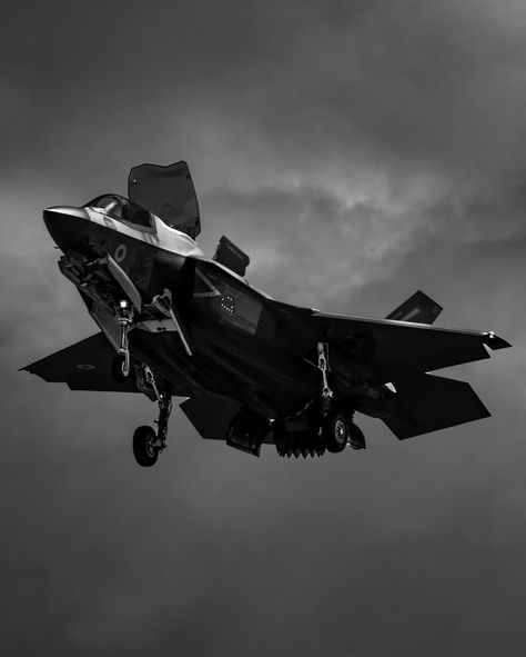 black and white lightning… - 1 - USAF F-35As returning to RAF Lakenheath the rest - an RAF F-35B at RIAT - @royalairforceuk @48fsslakenheath #aviation #airshowphotography #planespotter #fighterjet #militaryaviation #aviationpics #fighterpilot #instagramaviation #avgeek #militaryaircraft #excellentaviation #avgeekphoto #militaryaviationphotography #aviationlovers #aviationphotography #planespotting #aviationgeek #avgeeks #planespotters #aviationphotos #airshow #fineart #escapism #fineart... Black And White Lightning, Airshow Photography, Raf Lakenheath, Plane Spotter, White Lightning, Aviation Photography, Fighter Pilot, Royal Air Force, Air Show