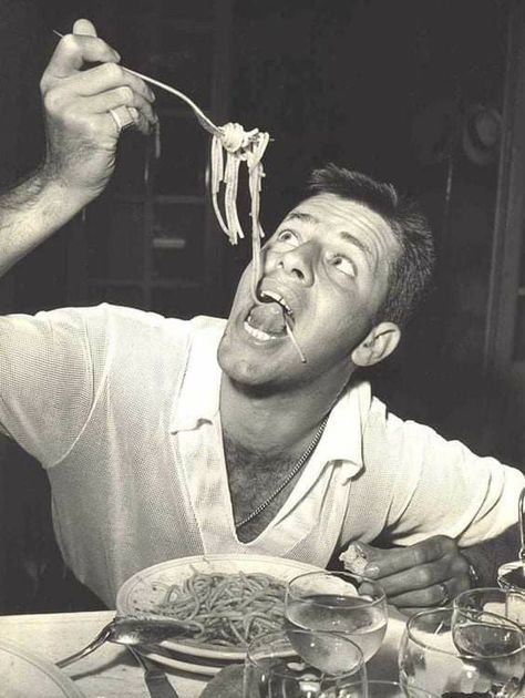 Person Eating Spaghetti, Celebrities Eating, Italian Photography, Eating Pasta, Eating Spaghetti, Jerry Lewis, Dean Martin, People Eating, Bw Photo