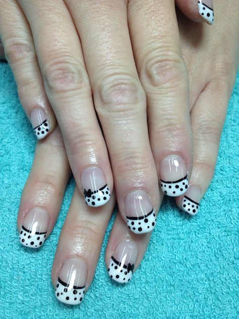 Super cute, black polka dot w/ a bow tie gel nails!! Polka Dot Nail Art French Tips, Black And White Polka Dot Nails, Polka Dot Nails Black, Gel Nails Winter, Cute Black Nails, Pink And White Pokadot Nails, White Nails Black Polka Dots, Daisy Acrylic Nails, Gel Designs