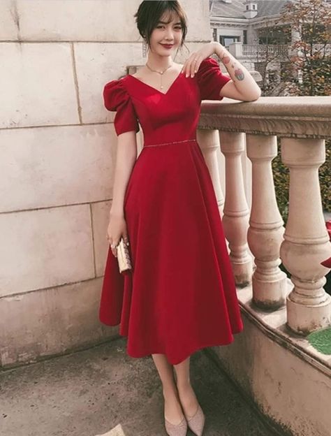 Red Frock, Fancy Short Dresses, Simple Frock Design, Simple Frocks, Simple Gowns, Gowns Dresses Elegant, Frock For Women, Stylish Short Dresses, Elegant Dresses Classy