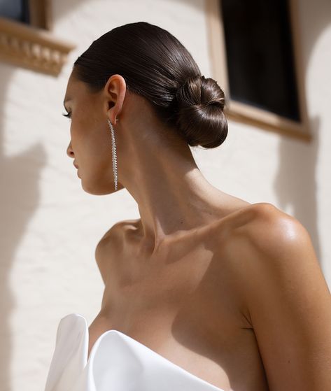 Save this post for your #WeddingInspo Bridal Hair Trend of 2024💍 The Sleek Low Bun ✨ This style continues to dominate for brides seeking a polished, elegant look. The low bun, often worn at the nape of the neck, can be sleek and smooth or slightly textured for a more relaxed feel. It’s versatile and pairs beautifully with veils or headpieces. Raise your hand if love this trend🙌 Who is wearing it for wedding day? 👇🏻 #elegantupdo #sleekbun #chichair #weddinghairstyles #weddinghairideas #mia... Wedding Hairstyle Sleek Bun, Bride Slick Bun, Sleek Low Bun Wedding Hair With Veil, Wedding Hair Sleek Bun, Slick Back Bun Wedding Hair, Slick Wedding Hair, Wedding Bun With Veil, Bride Bun Hairstyles, Low Wedding Bun