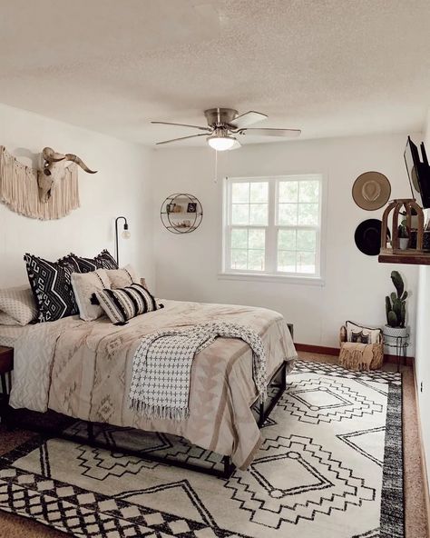 20 Stunning Modern Western Bedroom Ideas You’ll Love Vintage Western Bedroom, Boho Western Bedroom, Bedroom Wall Panel, Modern Western Bedroom, Western Bedroom Ideas, Wall Bedroom Ideas, Western Room Ideas, Wall Panel Designs, Western Bedrooms