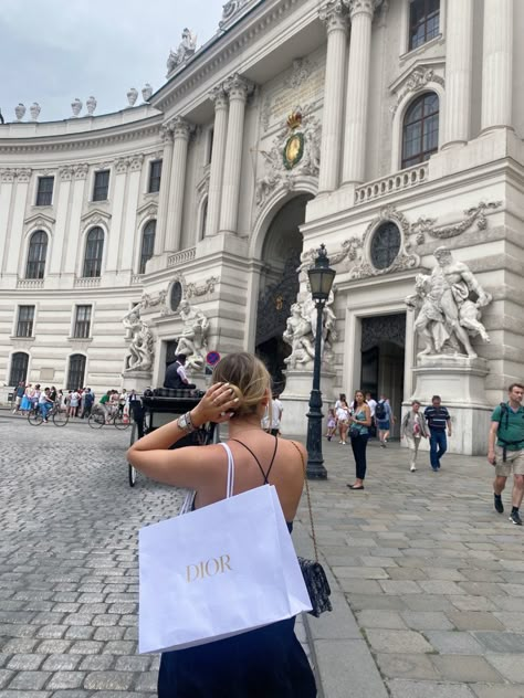 Vienna Instagram Story, Vienna Pictures, Vienna Shopping, Vienna Aesthetic, Vienna Waits For You, Vienna City, Shopping Aesthetic, Solo Photo, Backpacking Europe