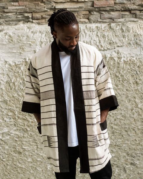 Kimono Outfit Men Street Styles, Kimono For Men Traditional, Kimono Men Streetwear, Men’s Kimono Fashion, Guy Kimono, Street Fits, African Outfits, African Attire For Men, Mode Kimono