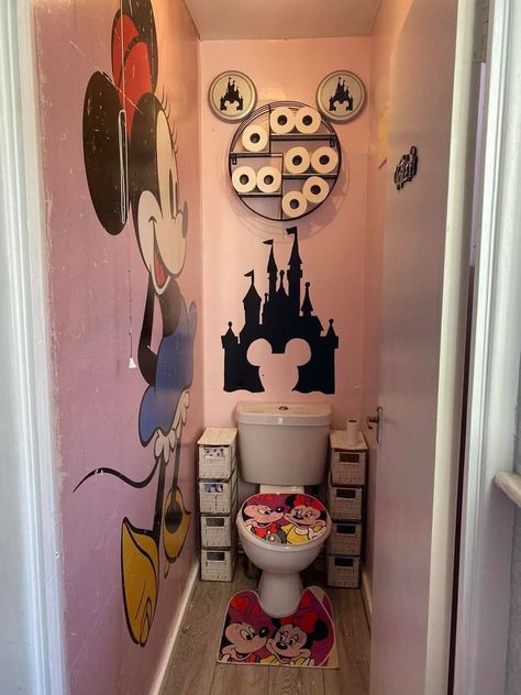 Small Bathroom Ideas Disney, Disney Guest Bathroom, Mickey And Minnie Bathroom, Disney Bathroom Ideas For Adults, Disney Bathroom Ideas, Disney Toilet, Disney Bathroom Decor, Disney Farmhouse, Mickey Mouse Room Decor