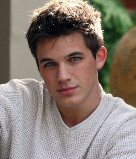 Matt Lanter looks so totally all-American teen here... Beau Mirchoff, Matt Lanter, Chad Michael Murray, Cute White Guys, Most Beautiful Man, Good Looking Men, Male Beauty, Celebrities Male, Pretty Face