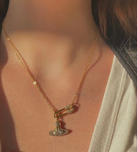 vivienne westwood necklace hold it girl coquette golden hour cute Vivi Westwood Necklace, Vivienne Westwood Gold Necklace, Gold Vivienne Westwood Necklace, Vivienne Westwood Necklace Gold, Westwood Jewellery, Vivienne Westwood Necklace, Westwood Necklace, Birthday Things, Pin Necklace