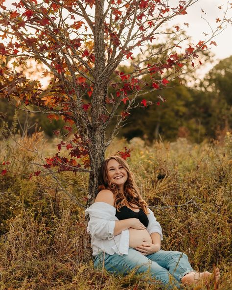 I often get asked when is the best time to do your maternity photo session. I reccomend between 25-34 weeks. HOWEVER, I have done maternity sessions this year both before and after that time frame that were gorgeous! I recommend 25-34 weeks bc it’s usually when you have a bump but before peak swelling kicks in. (Now that of course varied for everyone.) My maternity sessions, as well as most of my pricing for packages will be increasing at the start of the new year. These are the last cou... Hippie House Aesthetic, Hippie House, Pregnancy Pics, Maternity Photography Poses Pregnancy Pics, House Aesthetic, Maternity Photography Poses, I Have Done, Maternity Session, Maternity Pictures