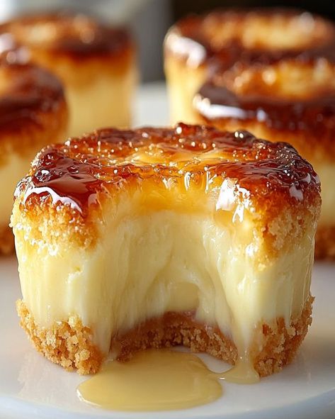 Dessert Recipe For Thanksgiving, Creme Brulee Muffins, Creme Brulee Cupcakes Recipe, Creme Brulee Cheesecake Cupcakes, Vanilla Creme Brulee Recipe, Mini Creme Brulee Cups, Mini Dutch Oven Recipes Dessert, Traditional Cheesecake Recipes, Crème Brûlée Pie