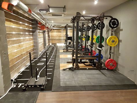 Gym Home Ideas, Gym Home Design, Home Gym Ideas Garage, Small Basement Gym, Gym At Home Ideas, Gym Ideas Garage, Mini Gym At Home, Fitness Design Gym, Crossfit Home Gym