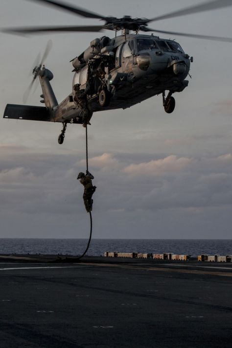 Marines, assigned to the Force Reconnaissance Platoon, 31st Marine Expeditionary Unit, practice helicopter rope suspension and room clearing techniques during visit, board, search and seizure (VBSS) training aboard the amphibious assault ship USS Bonhomme Richard during Exercise Talisman Saber 17. June 25, 2017. (U.S. Navy photo by Mass Communication Specialist 3rd Class William Sykes/Released) Marine Corp Aesthetic, Marines Aesthetic, Army Aesthetic Military, Marine Aesthetic Military, Urban Survival Kit, Airforce Military Aesthetic, Communication Specialist, Jet Fighter Pilot, Military Aesthetic