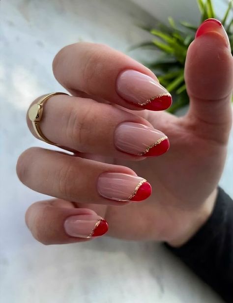 Gold Xmas Nails, Minimalistic Christmas Nails, Basic Summer Nails, Simple Summer Nails Short, Christmas Short Nails, Short Summer Nails 2023, Best Summer Nails, Beauty Hacks Nails, Christmas Gel Nails