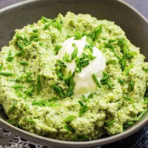 Mashed Broccoli, Broccoli Mash, Mash Recipe, Low Carb Vegetarian Recipes, Low Carb Side Dishes, Keto Side Dishes, Low Carb Vegetarian, Broccoli Recipes, Low Carb Keto Recipes