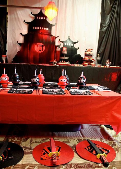 Teddy's Ninja Sleepover Birthday | CatchMyParty.com Ninja Warrior Birthday Party, Ninja Birthday Party Ideas, Ninja Themed Birthday Party, Japanese Theme Parties, Camp Carnival, Karate Birthday Party, Ninja Birthday Party, Karate Party, Lego Ninjago Party