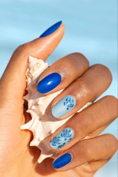 Nail Art Turtle, Ocean Themed Nail Art, Ocean Summer Nails, Beachy Nail Designs Ocean, Turtle Nail Art Designs, Nails With Turtles, Ocean Nails Short, Nails Ocean Theme, Sea Life Nails