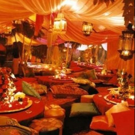 Floor seating ideas for hookah lounge Moroccan Dining Room, Dekorasi Maroko, Moroccan Wedding Theme, Moroccan Theme Party, Moroccan Nights, Design Marocain, Moroccan Party, Moroccan Room, Moroccan Theme