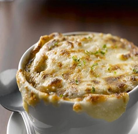 Soup With Beef Broth, Classic French Onion Soup, Onion Soup Recipe, Julia Child Recipes, French Onion Soup Recipe, Crab Soup, Onion Soup Recipes, Savory Soups, French Cooking