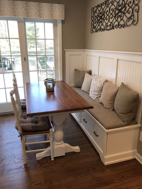 Kitchen Table And Bench, Built In Bench Kitchen, Seating In Kitchen, Cabinet Organization Ideas, Booth Seating In Kitchen, Kitchen Organization Hacks, Bench Seat Dining, Dining Room Nook, Kitchen Cabinet Organization Ideas