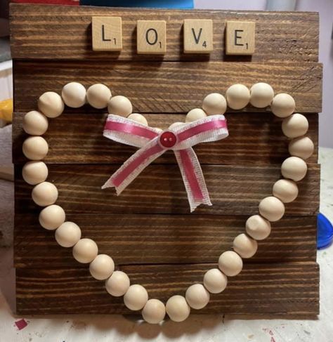 Saturday Ideas, Valentine Wood Crafts, Heart Stuff, Diy Valentines Day, San Valentine, Valentine Centerpieces, February Crafts, Valentine's Day Decorations, Valentine Diy