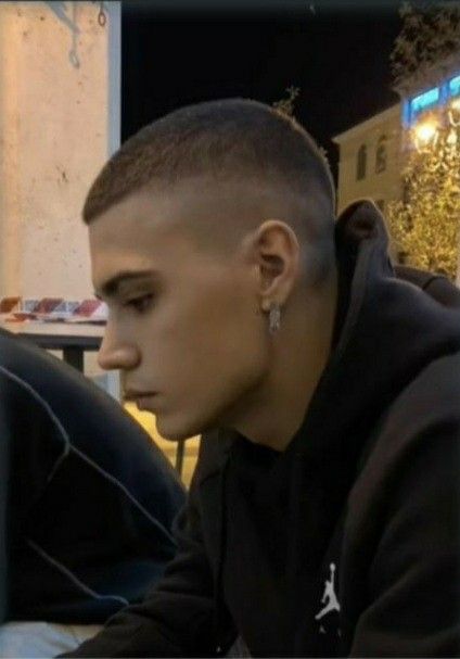 Boys With Earrings, Skinhead Haircut, Buz Cut, Buzz Cut Boys, Long Buzz Cut, Buzz Cut Hairstyles, Bad Boy Style, Hair Earrings, Russian Men