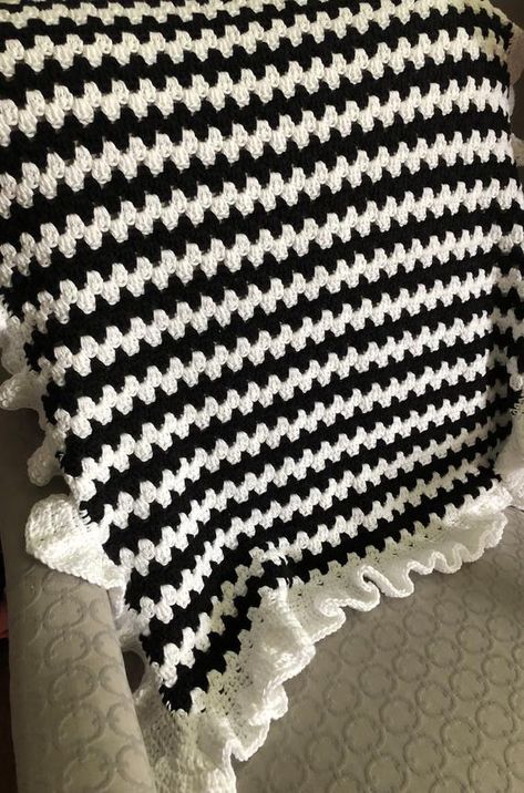 Crochet Blanket Black, Classic Granny Square Pattern, Ruffled Baby Blanket, Baby Crochet Blanket, Ruffle Blanket, Striped Crochet Blanket, Granny Stripe, Crochet Newborn Hat, Striped Baby Blanket