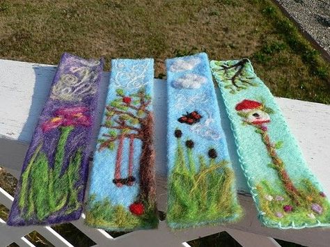 Learn how to wet felt from the Professional! Marie Spaulding shows you how with a simple bookmark video! – Felting Felted Bookmarks, Wet Felting Tutorial, Flame Point, Felted Christmas, Felt Bookmark, Needle Felting Diy, Wool Felt Projects, Felting Ideas, Wet Felting Projects