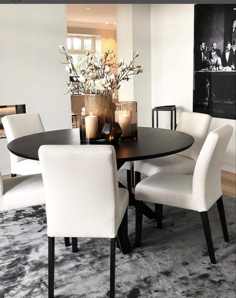 Black Grey Cream Dining Room, Circle Black Dining Table, White Circle Table Dining Rooms, Black Round Dining Table Decor Ideas, Round Black Dining Table Decor, Circular Dining Table Decor, Black Round Table Decor, Black Round Dining Table Decor, Black And Beige Dining Room