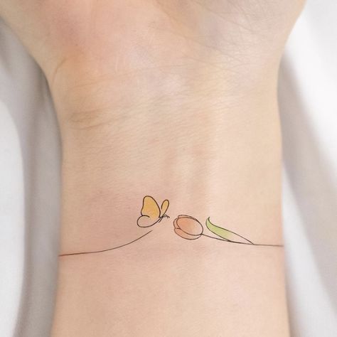 Tulip Tattoo, Petit Tattoo, Tato Henna, Tasteful Tattoos, Petite Tattoos, Wrist Tattoos For Women, Tattoo Ideas Female, Small Hand Tattoos, Discreet Tattoos